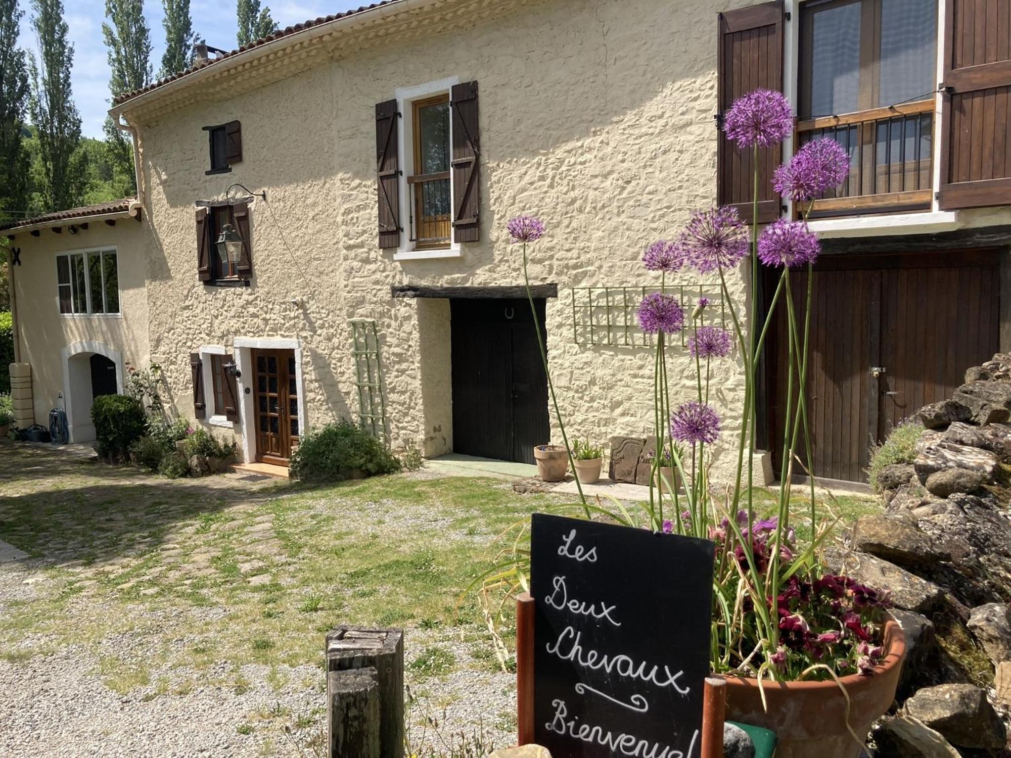 Les Deux Chevaux Chambres D'Hotes Rouvenac Εξωτερικό φωτογραφία